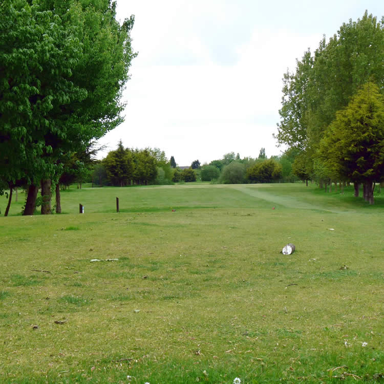 Not far from George Green, Iver Golf is a parkland nine-hole course set within walking distance of the natural enviromment of the Iver countryside.
