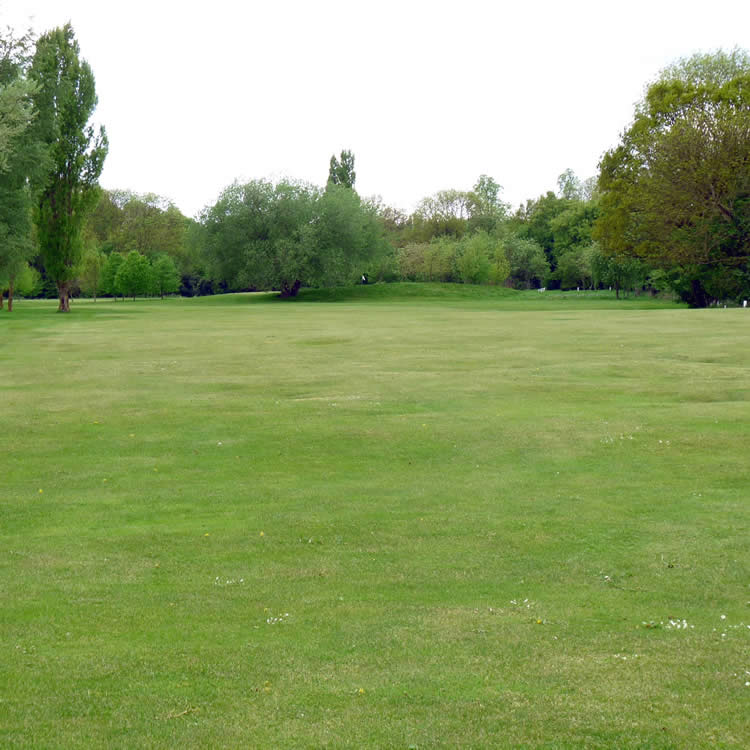 Situated on the outskirts of Pinewood in Buckinghamshire, the nine-hole golf course at Iver Golf is challenging for players of all abilities.