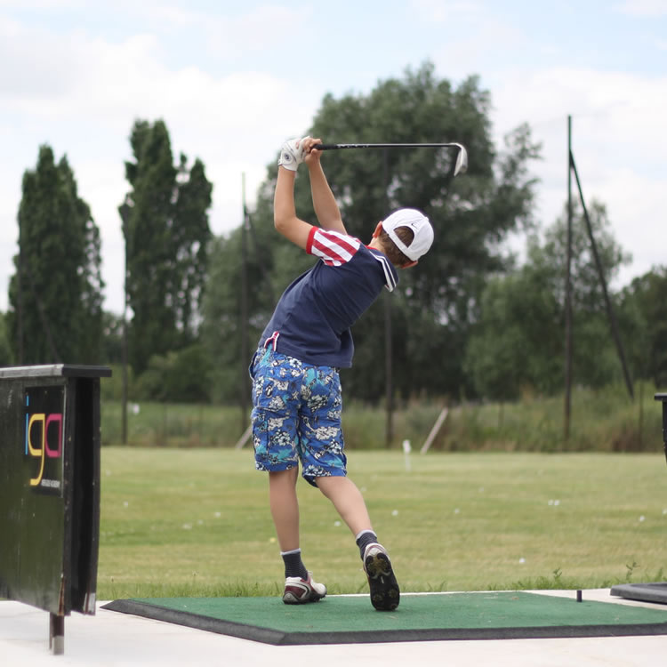 Located near Slough, the golf driving at Iver Golf has quality golf balls, easy-to-hit-from mats and various targets for long and short game practice.